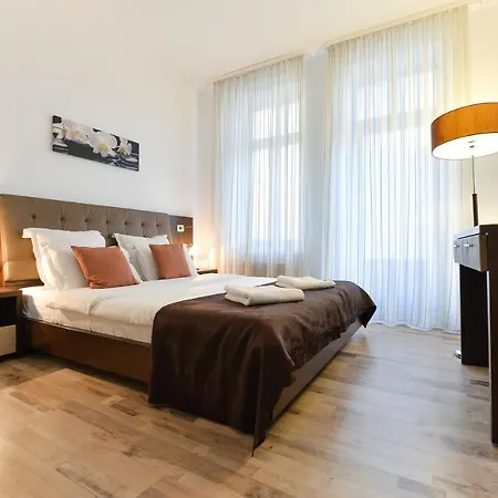 Ago Aparthotel 4*