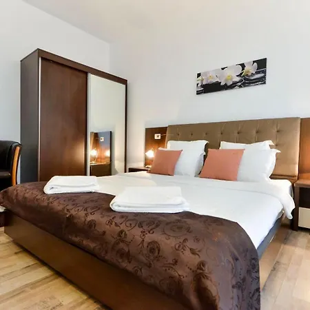 Ago Aparthotel 4*
